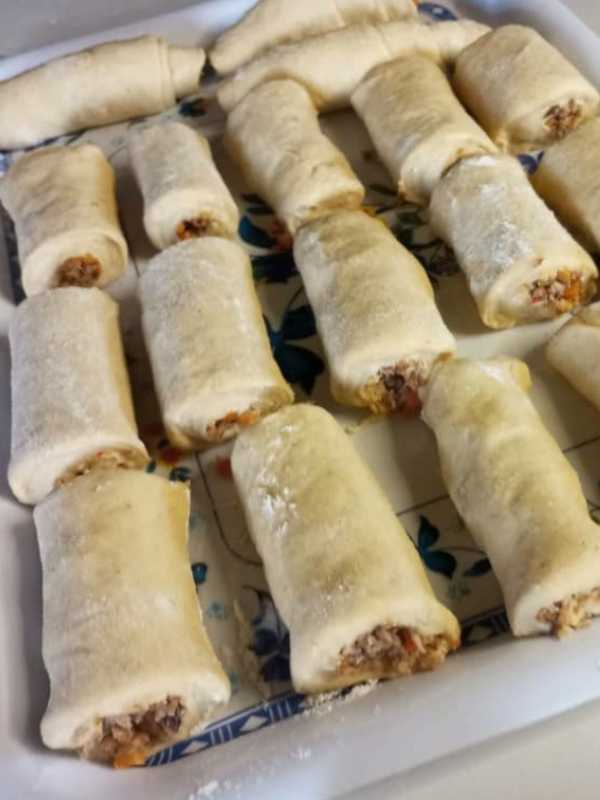 How-to-Roll-and-Shape-Fish-Rolls