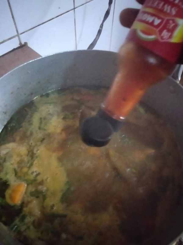 pour-in-the-liquids-and-sweet-chili-sauce.