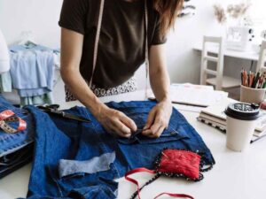 Read more about the article 15 Genius Ways to Upcycle Old Clothes Into Trendy New Outfits