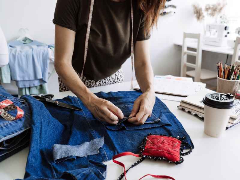 Ways-to-Upcycle-Old-Clothes-Into-Trendy-New-Outfits.