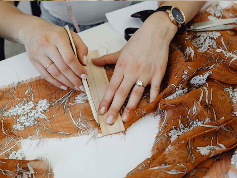 Common-Fitting-Myths-That-Waste-Time-and-Fabric