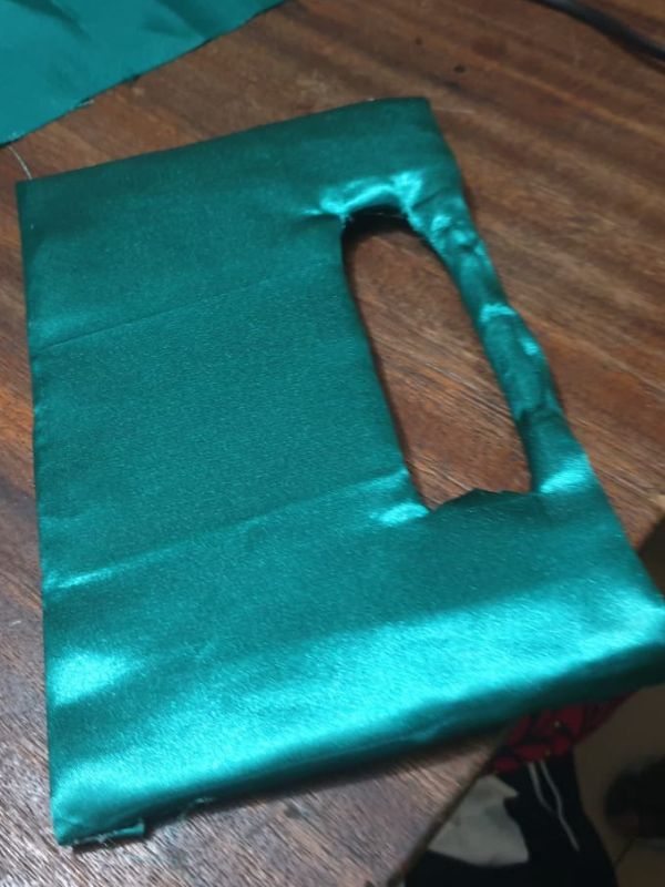 Attach-the-Lace-to-the-Carton.