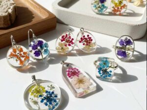 Read more about the article How to Make Resin Jewelry with Real Flowers That Looks Professional at Home