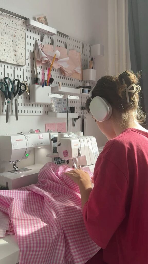 Which-Sewing-Machine-Should-You-Choose-as-a-Beginner