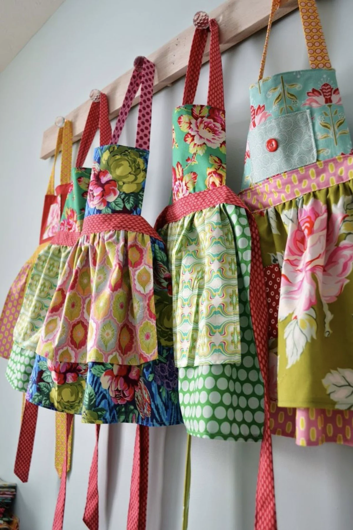 Aprons-kitchen-sewing-projects