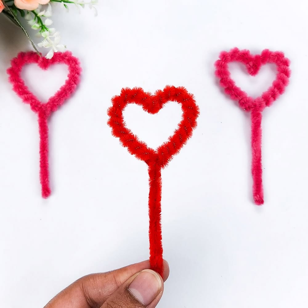Pipe-Cleaner-Heart-Shape-is-another-pipe-cleaner-crafts-for-kids.