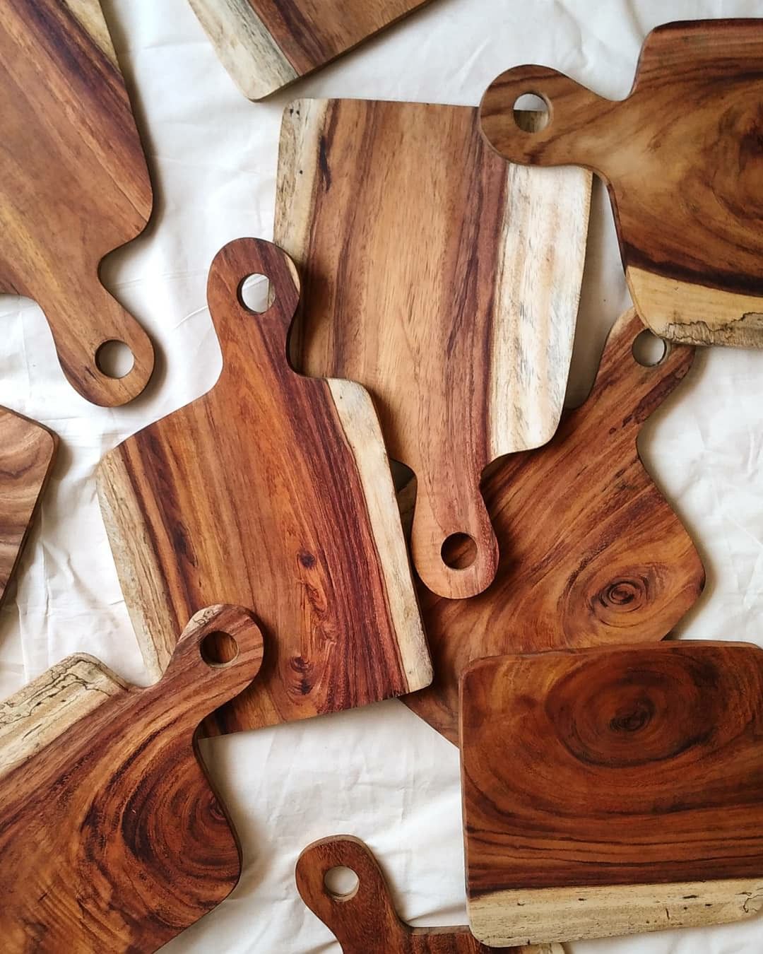 Cutting-Boards-with-Designs-wood-burning-crafts-you-can-make.