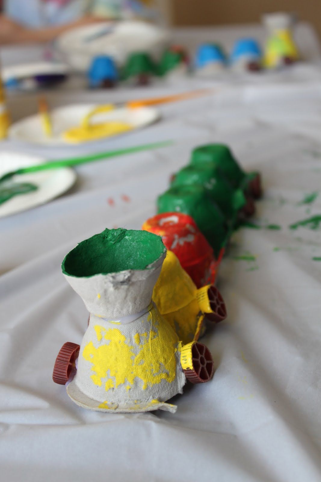 EGG-CARTON-TRAIN-egg-carton-crafts-for-preschoolers