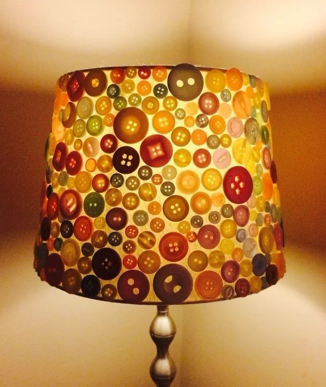 Lampshade-Decoration.-cloth-button-crafts