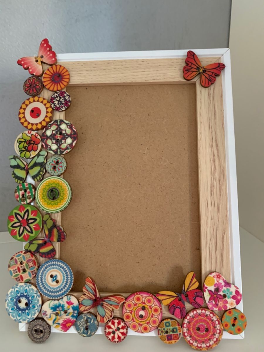 Photo-Frame-Decorations.-cloth-button-crafts