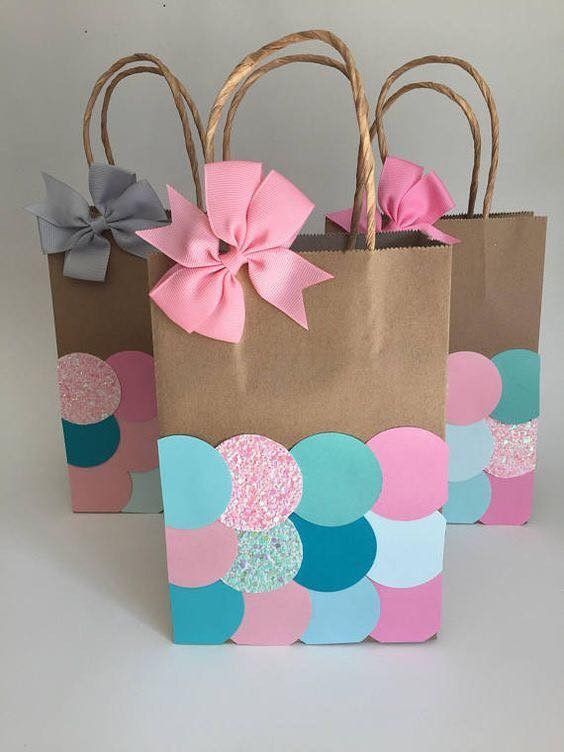 How- to -Decorate- a -Plain -Gift- Bag- So- It -Doesn't- Look- Plain