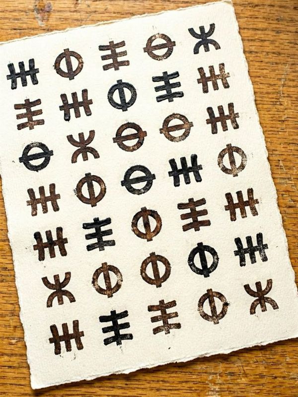 Adinkra-Symbol-Stamping.