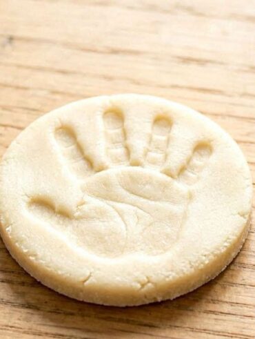 Salt-Dough-Handprint-Keepsake-for-Babies