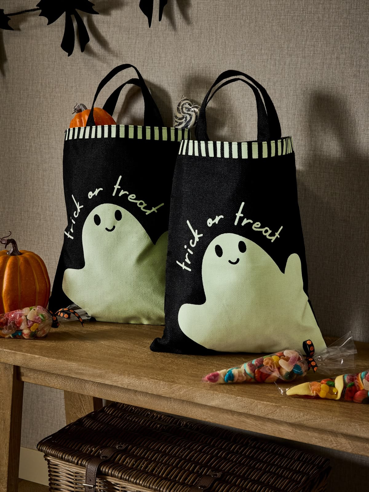 Custom-Trick-or-Treat-Bags-Halloween-crafts-to-make-and-sell