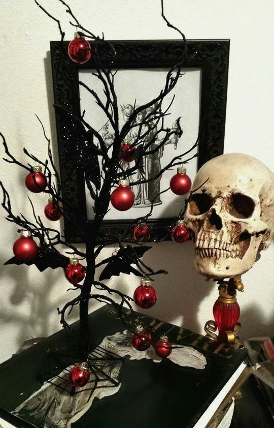 Gothmas-Crossover-Decor.