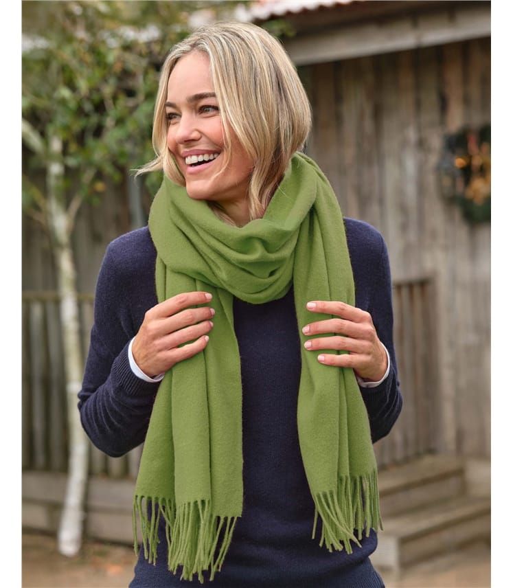 Lightweight-Wool-or-Cotton-Scarf-capsule-wardrobe-pieces-that-work-across-three-seasons