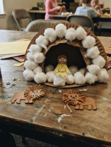 Daniel and the Lion's Den craft.