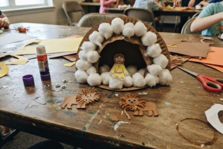 Daniel and the Lion's Den craft.