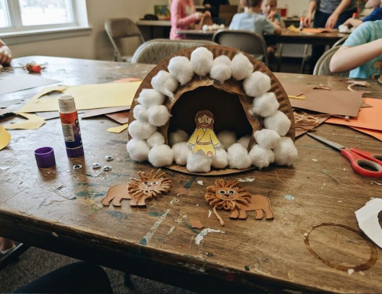 Daniel and the Lion's Den craft.