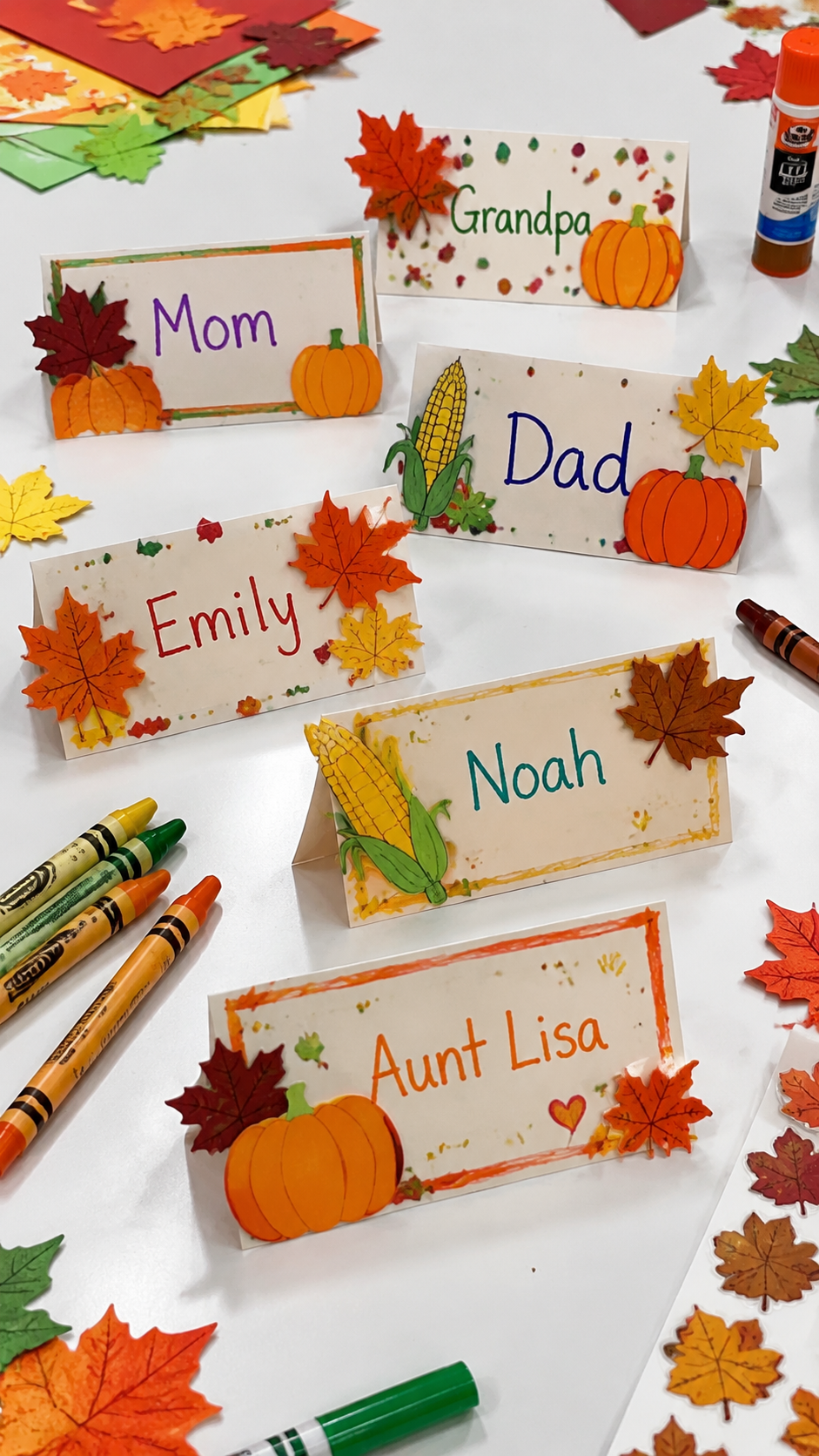 Handmade-Thanksgiving-Place-Cards-Craft-Table