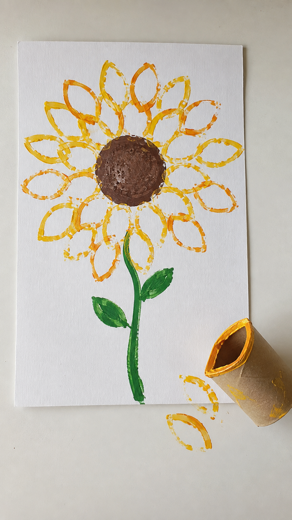 Recycled-toilet-roll-sunflower-craft.
