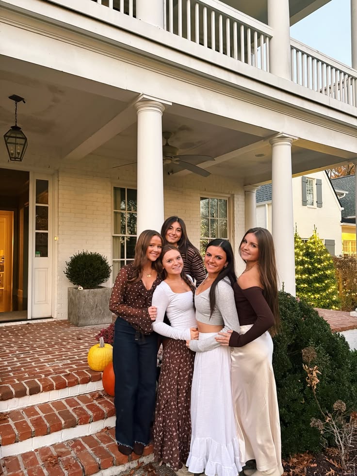 Friendsgiving-group-costume-ideas.